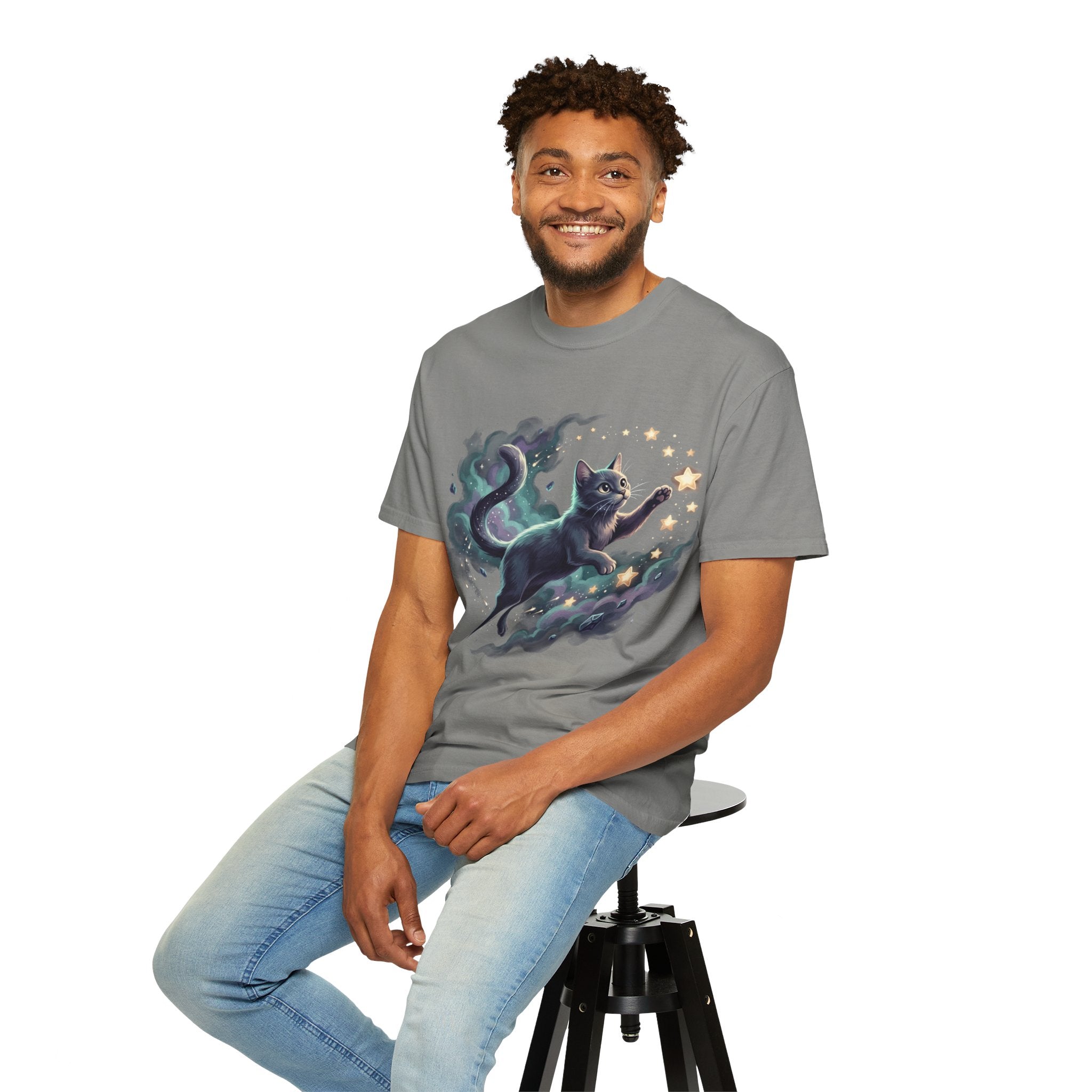 Unisex Garment-Dyed T-shirt/ Cat chasing stars